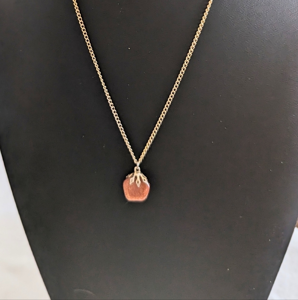 A Sunstone pendant on a Gold toned chain 19” inches. - Picture 4 of 5